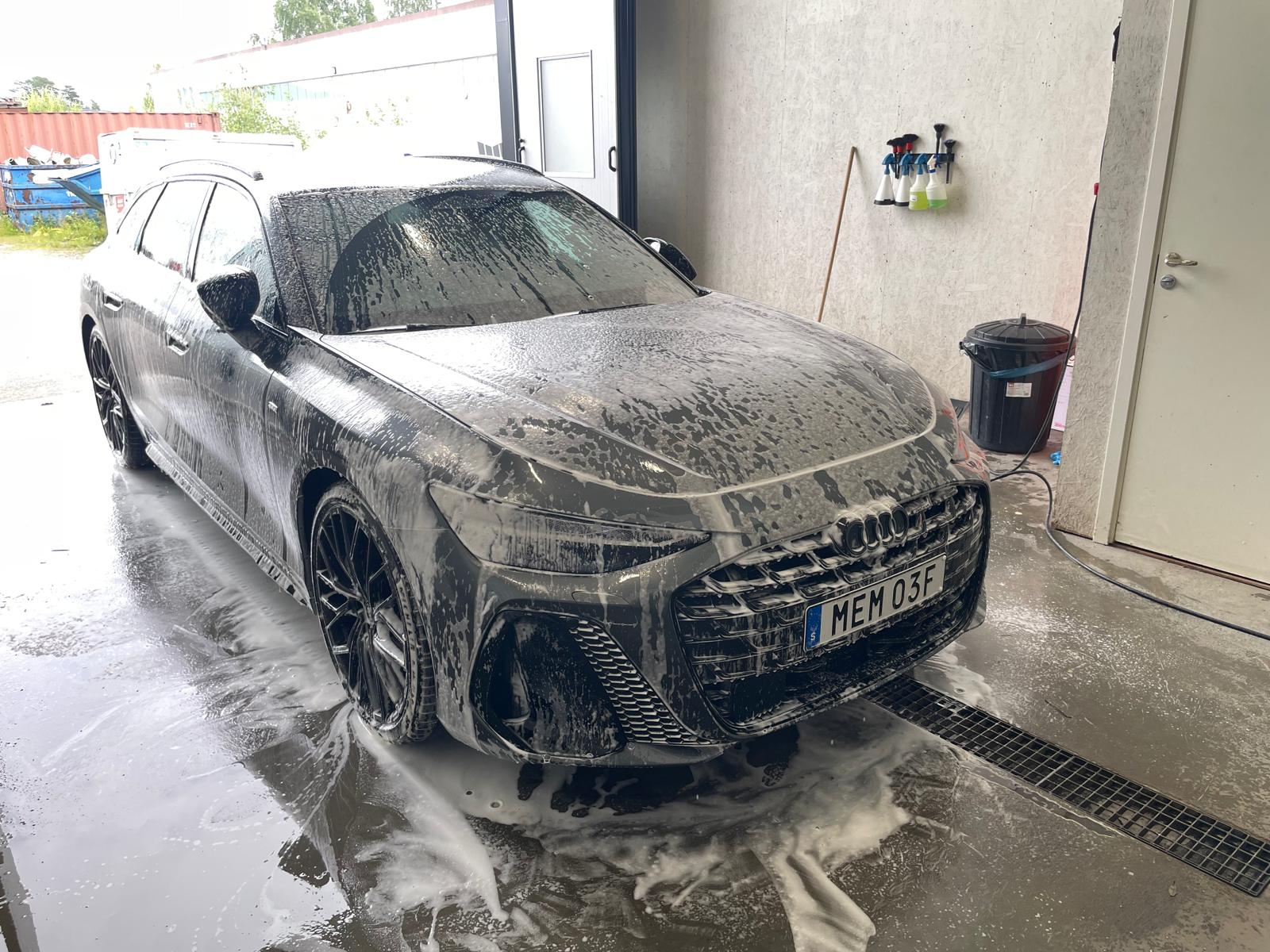 Audi kombi inskummad under utvändig tvätt hos Qshine i Umeå